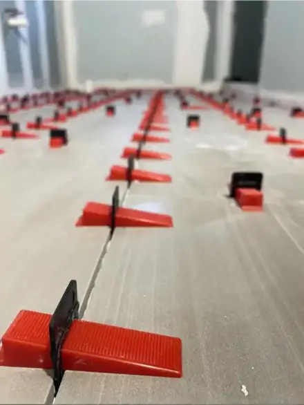 XPRO-Clip-Wedge-Leveling-System